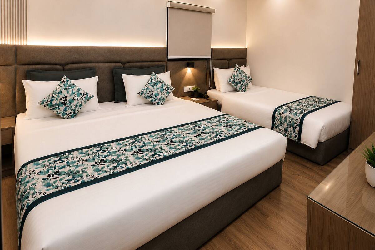 Cozy Triple Plus Room - Ground Floor | Biancheria da letto di alta qualità, minibar, una scrivania
