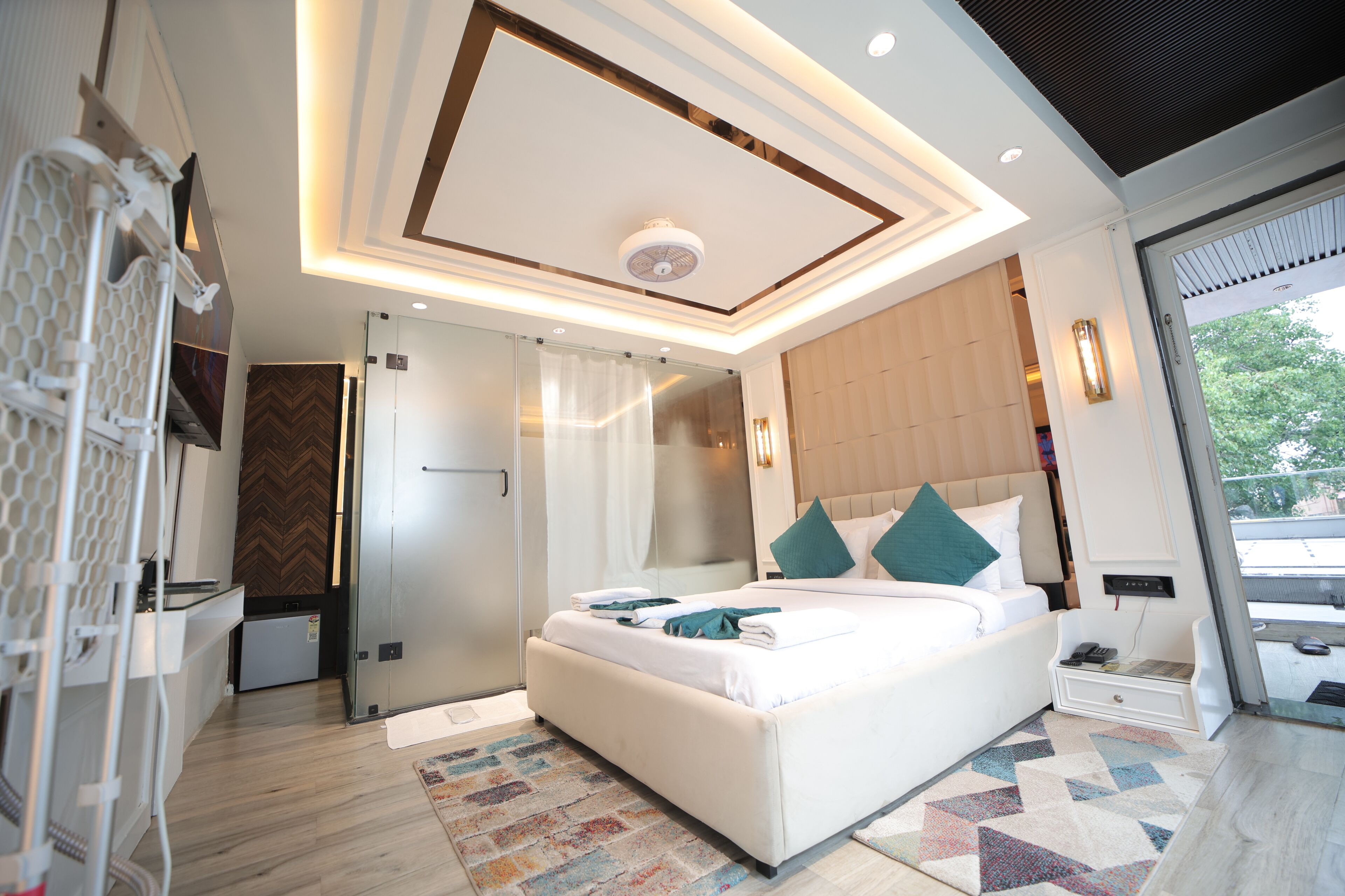 Suite, 1 Bedroom, Balcony, City View | Minibar, desk, laptop workspace, blackout drapes