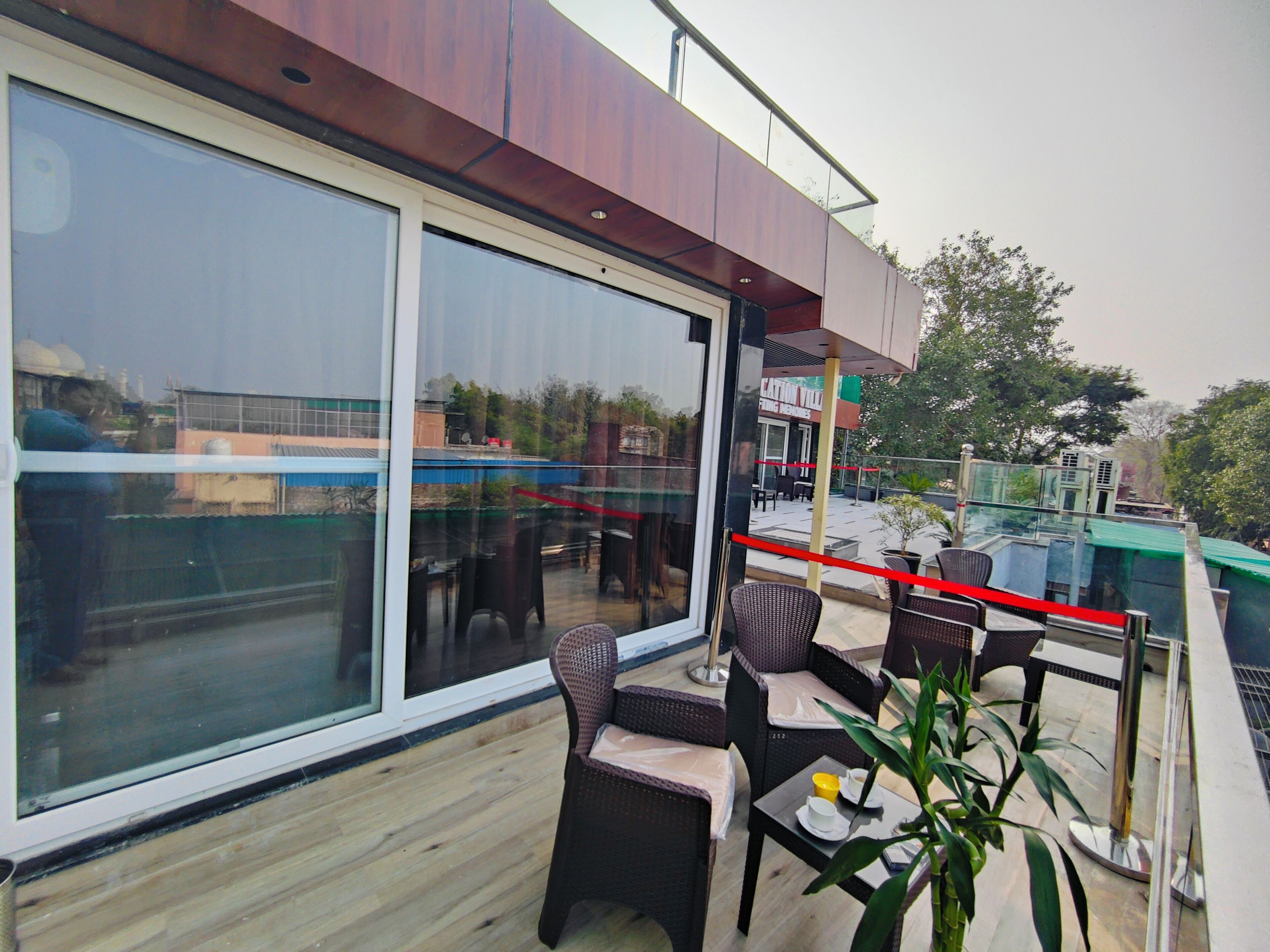 Suite, 1 chambre, balcon, vue ville | Minibar, bureau, espace de travail pour ordinateur portable