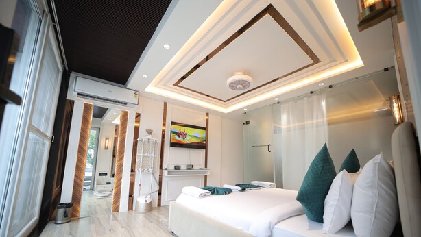 Taj View Signature Suite | Sengetøy av topp kvalitet, minibar og skrivebord