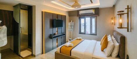 Vil·la, balcó, vistes a la ciutat | Minibar, escriptori i espai de treball apte per a portàtils