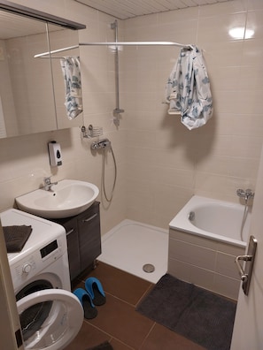 مناشف، صابون، ورق حمّام