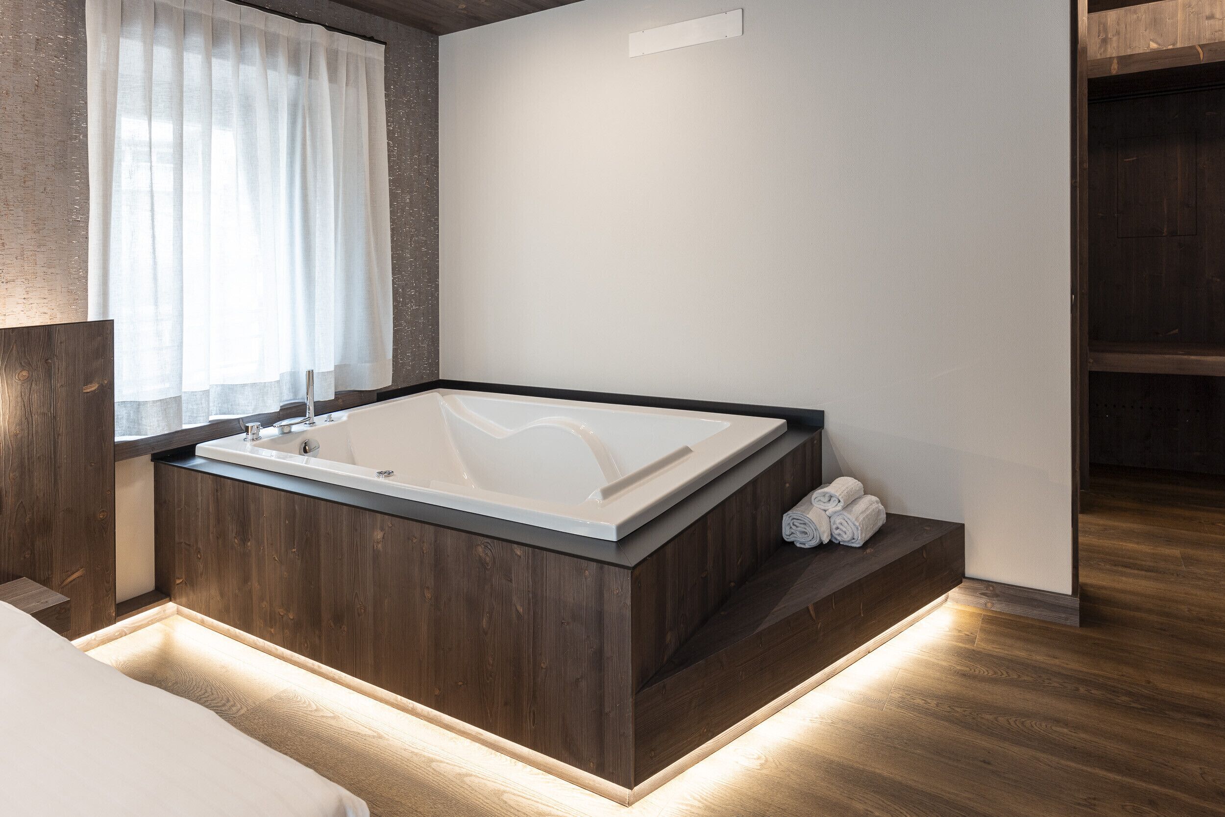 Douche, baignoire à jets, sèche-cheveux, bidet