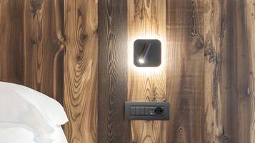 Zimmersafe, kostenloses WLAN, Bettwäsche