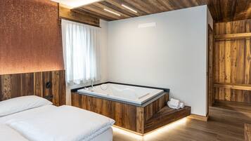 1 bedroom, in-room safe, free WiFi, bed sheets