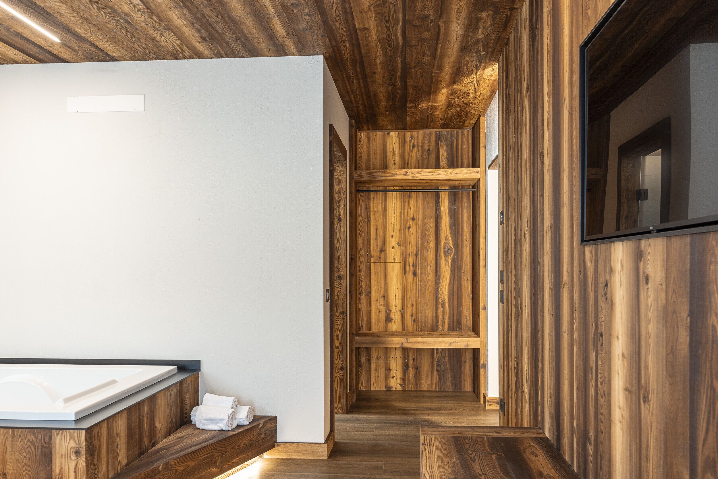 Dusche, Whirlpool, Haartrockner, Bidet