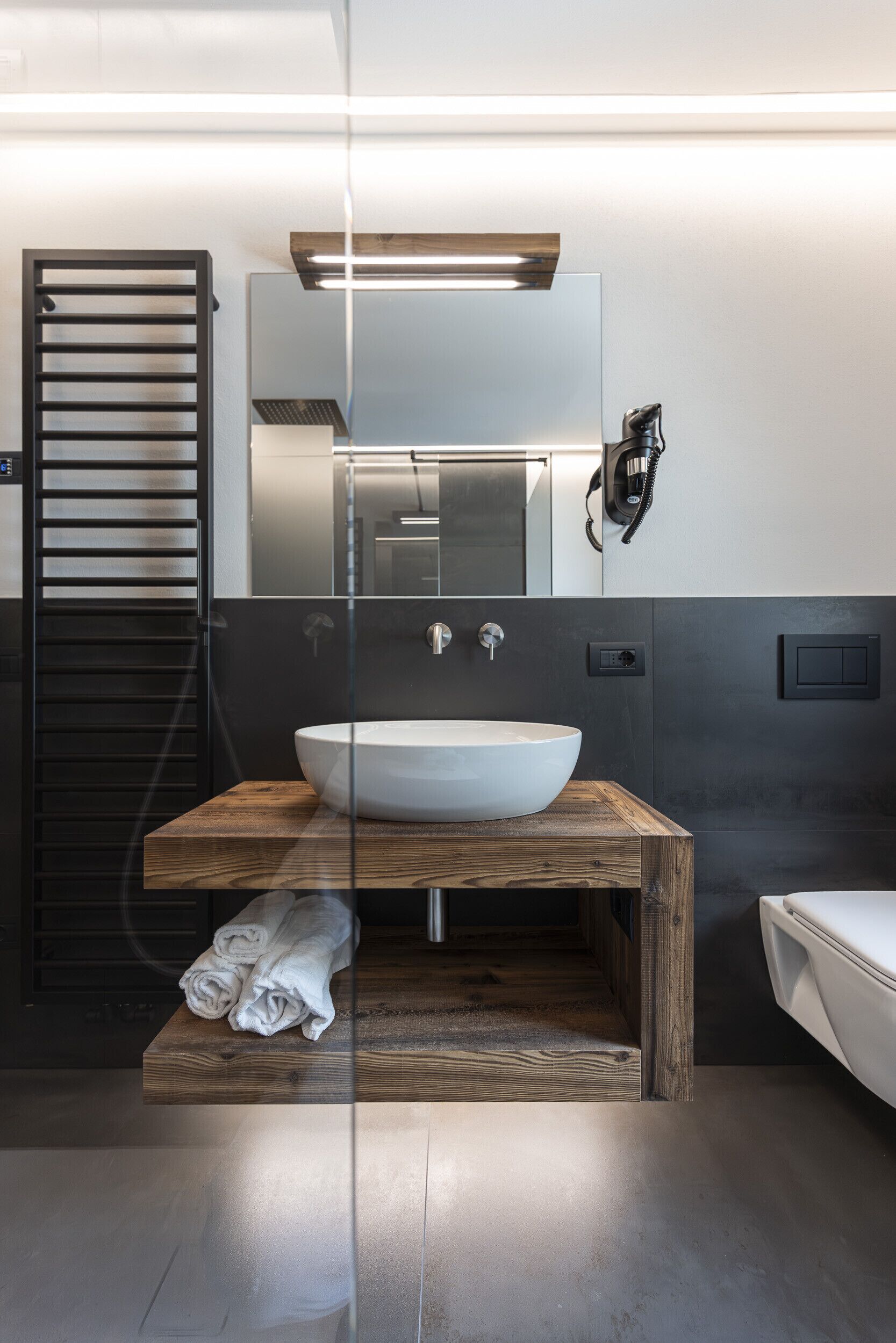 Shower, jetted bath, hair dryer, bidet
