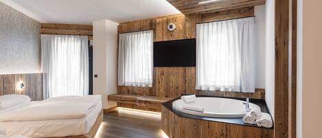 1 bedroom, in-room safe, free WiFi, bed sheets