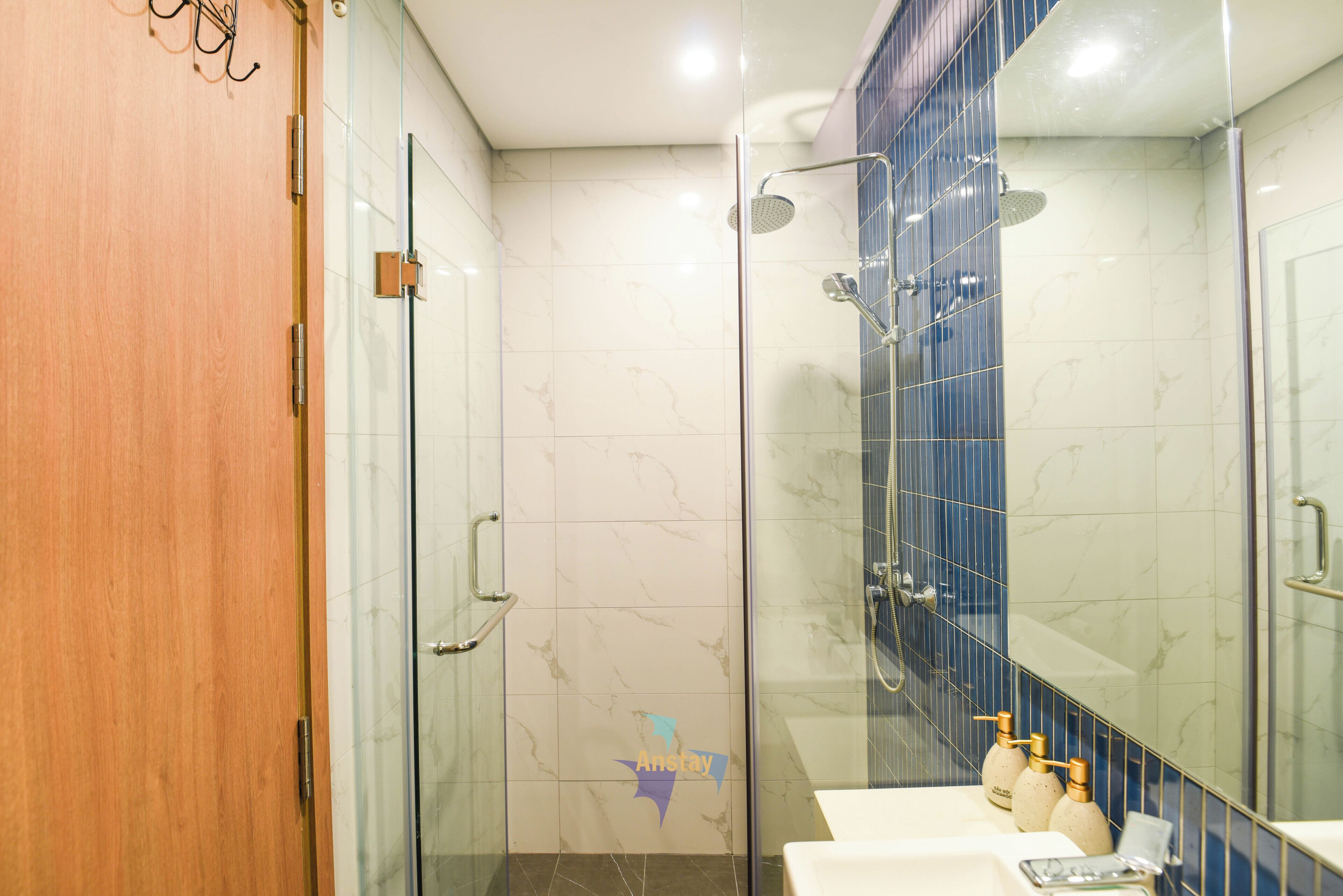 吹风机、坐浴桶、毛巾、肥皂