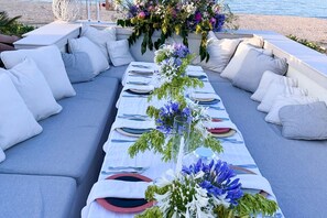 Outdoor banquet area - Elegant beachfront villa with jacuzzi, garden, and panoramic terrace. (Marzocca)