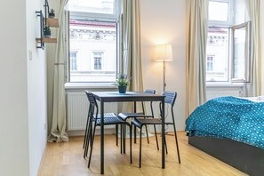 Basic Apartment - Budget 2BR Apt Near Wiener Stadthalle (Vienna)