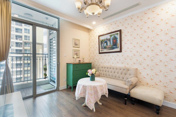 Royal-huoneisto, parveke, kaupunkinäköala | Työpöytä, kannettavalle tietokoneelle sopiva työtila