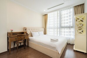 Royal-huoneisto, parveke, kaupunkinäköala | Työpöytä, kannettavalle tietokoneelle sopiva työtila