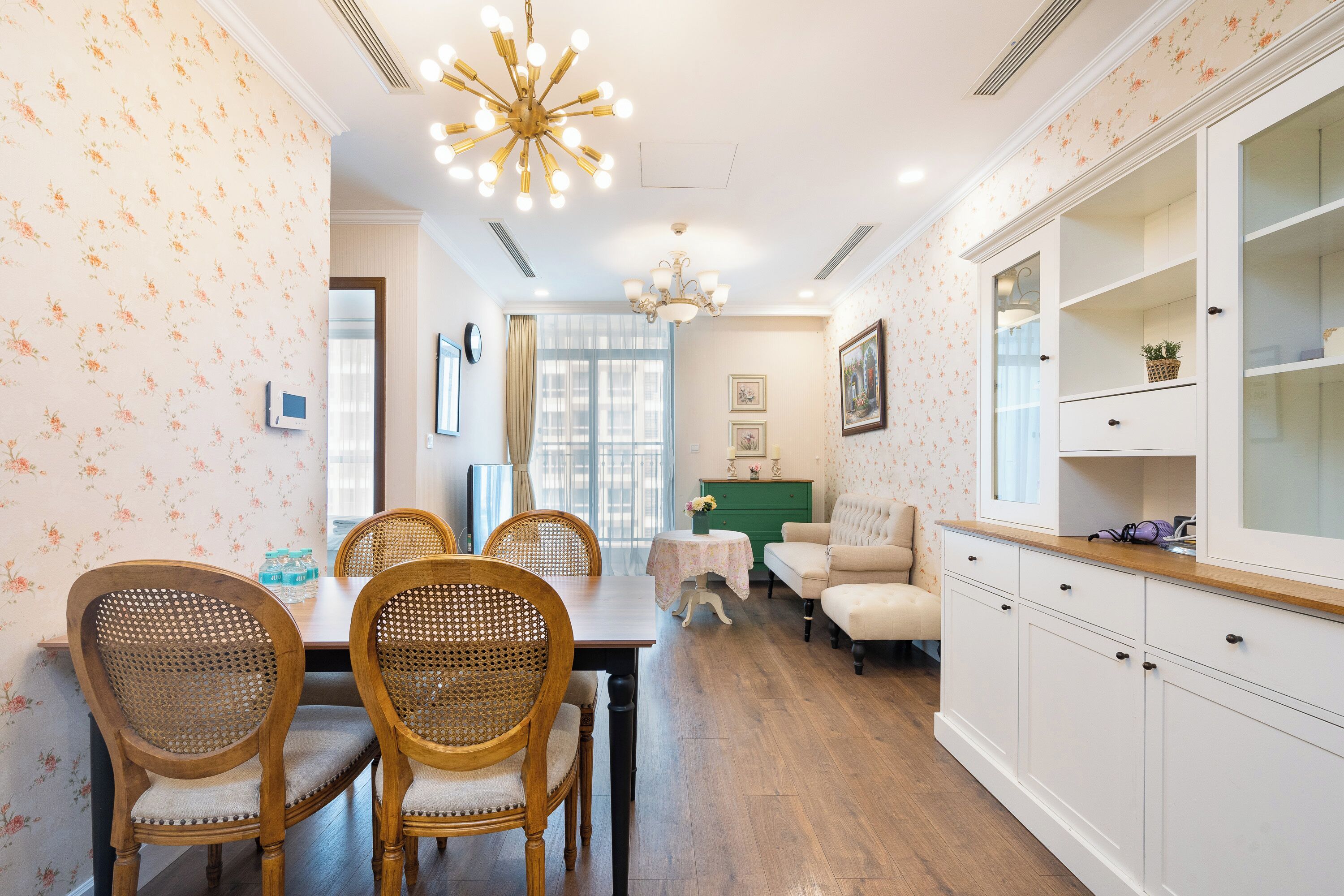 Royal-lejlighed - balkon - byudsigt | Skrivebord, arbejdsområde til bærbare computere, strygejern/strygebræt