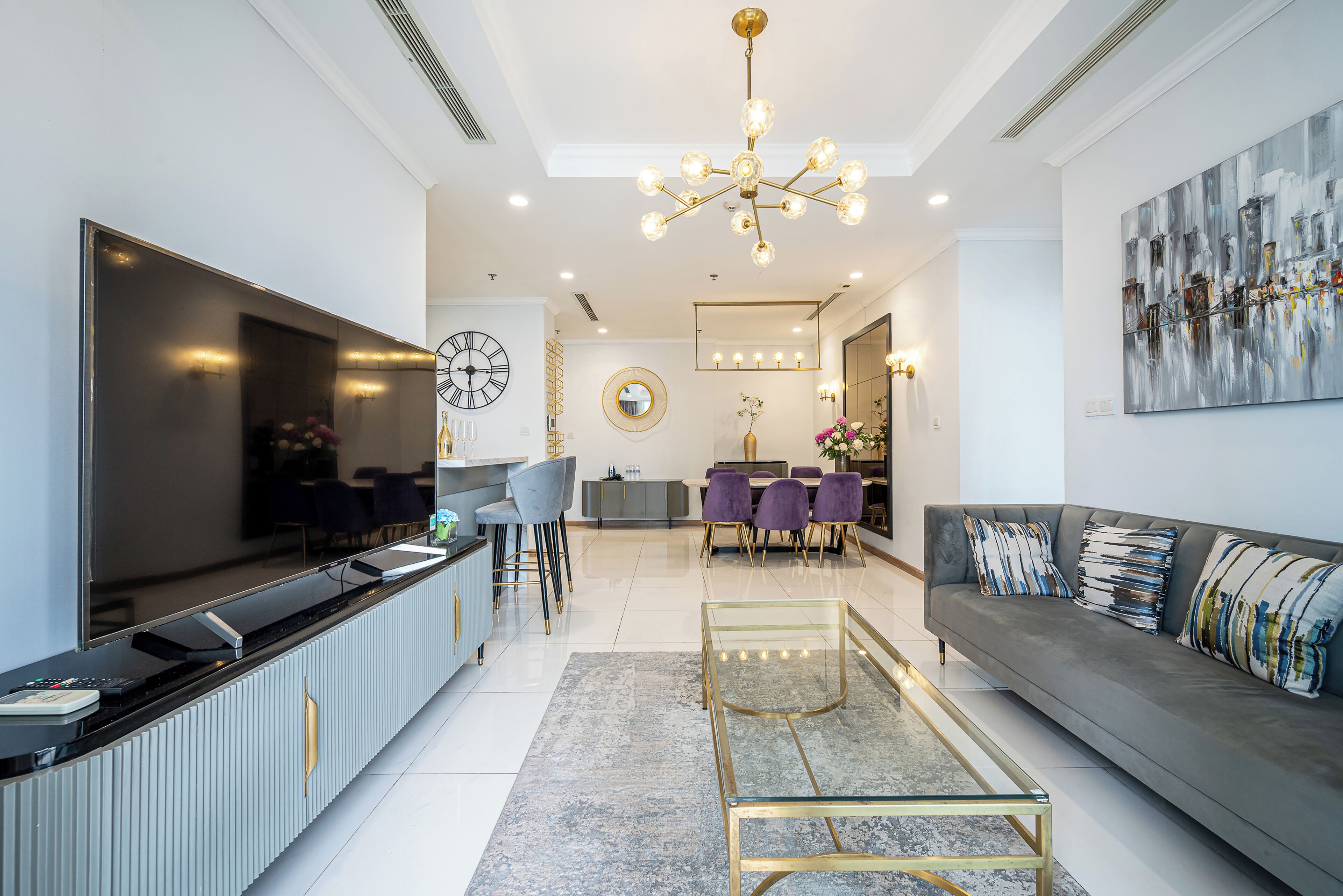 Artículos de tocador gratuitos, secador de pelo, pantuflas, toallas