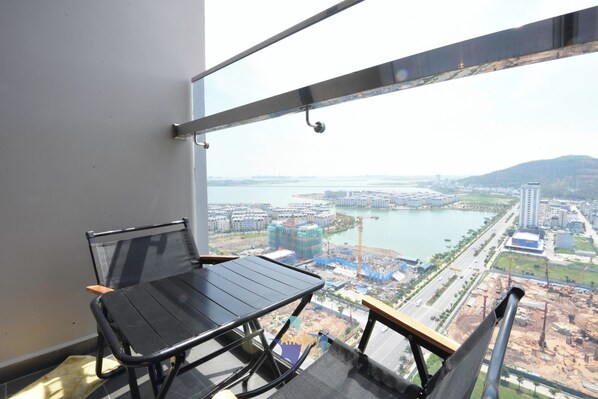 المنطقة المحيطة بالمنشأة