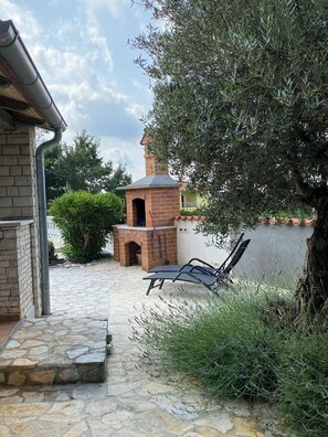 Terrace/patio - Beautiful vacation home with pool and sea view near Poreč (Kaštelir)