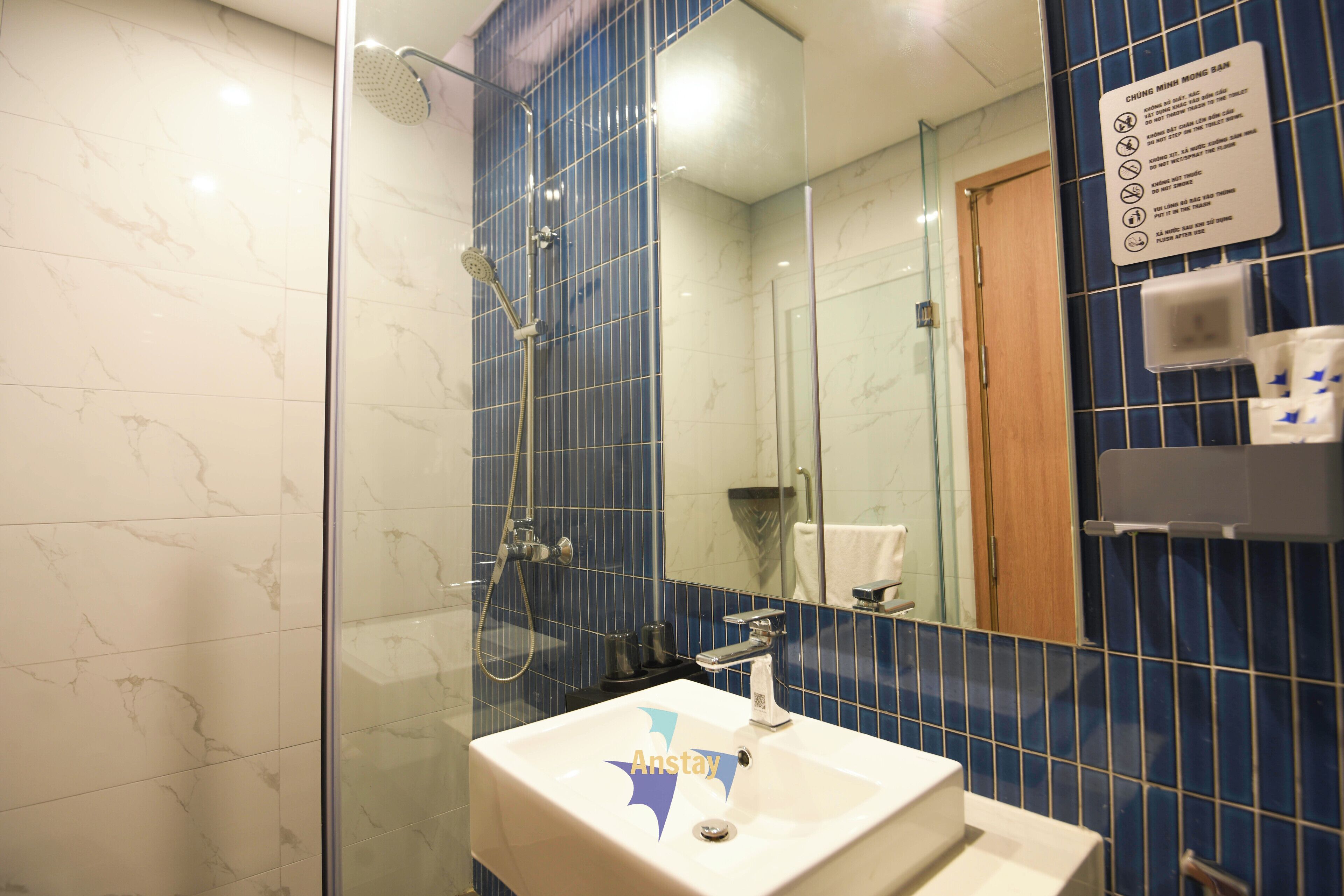 Hårføner, bidé, håndklær og såpe