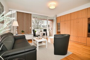 TV, stereo - Vacation apartment "Louis" with covered balcony and close to the beach (Büsum)