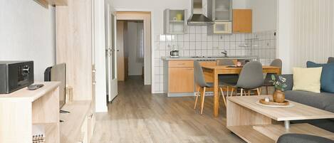 Fridge, microwave, stovetop, dishwasher