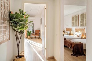 5 bedrooms, desk, iron/ironing board, WiFi - Paseo de Gracia 5BD and 3BTH for 10 with Terrace (Barcelona)