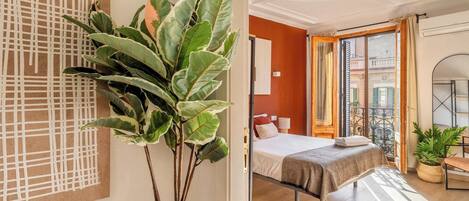 5 Schlafzimmer, Schreibtisch, Bügeleisen/Bügelbrett, WLAN