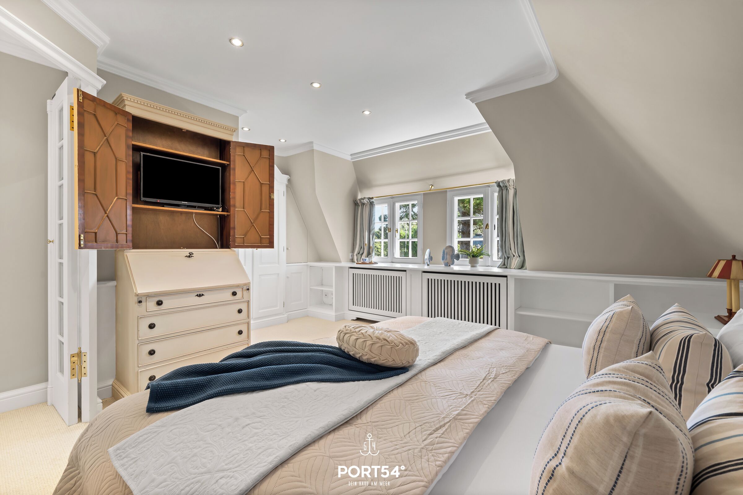 2 habitaciones, escritorio, tabla de planchar con plancha y wifi gratis 