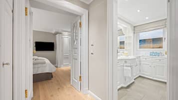 2 Schlafzimmer, Schreibtisch, Bügeleisen/Bügelbrett, kostenloses WLAN