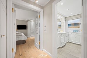 2 Schlafzimmer, Schreibtisch, Bügeleisen/Bügelbrett, kostenloses WLAN