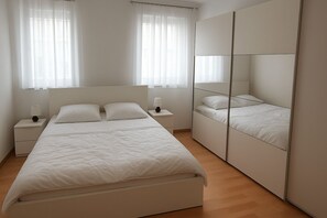 1 quarto, berço de viagem, Wi-Fi de cortesia, roupa de cama