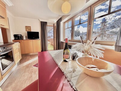 Haus Wallis - Apartment Zwergenstube - Ski-In and Out at Ski Arlberg