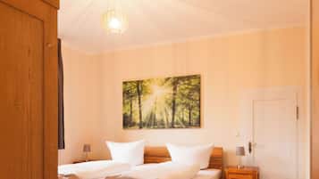 5 Schlafzimmer, Schreibtisch, Reisekinderbett, kostenloses WLAN