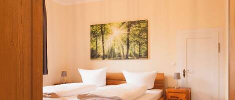 5 slaapkamers, een bureau, reisbedje, gratis wifi