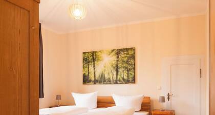 Stylish vacation home with sauna and large garden for groups of up to 9 people