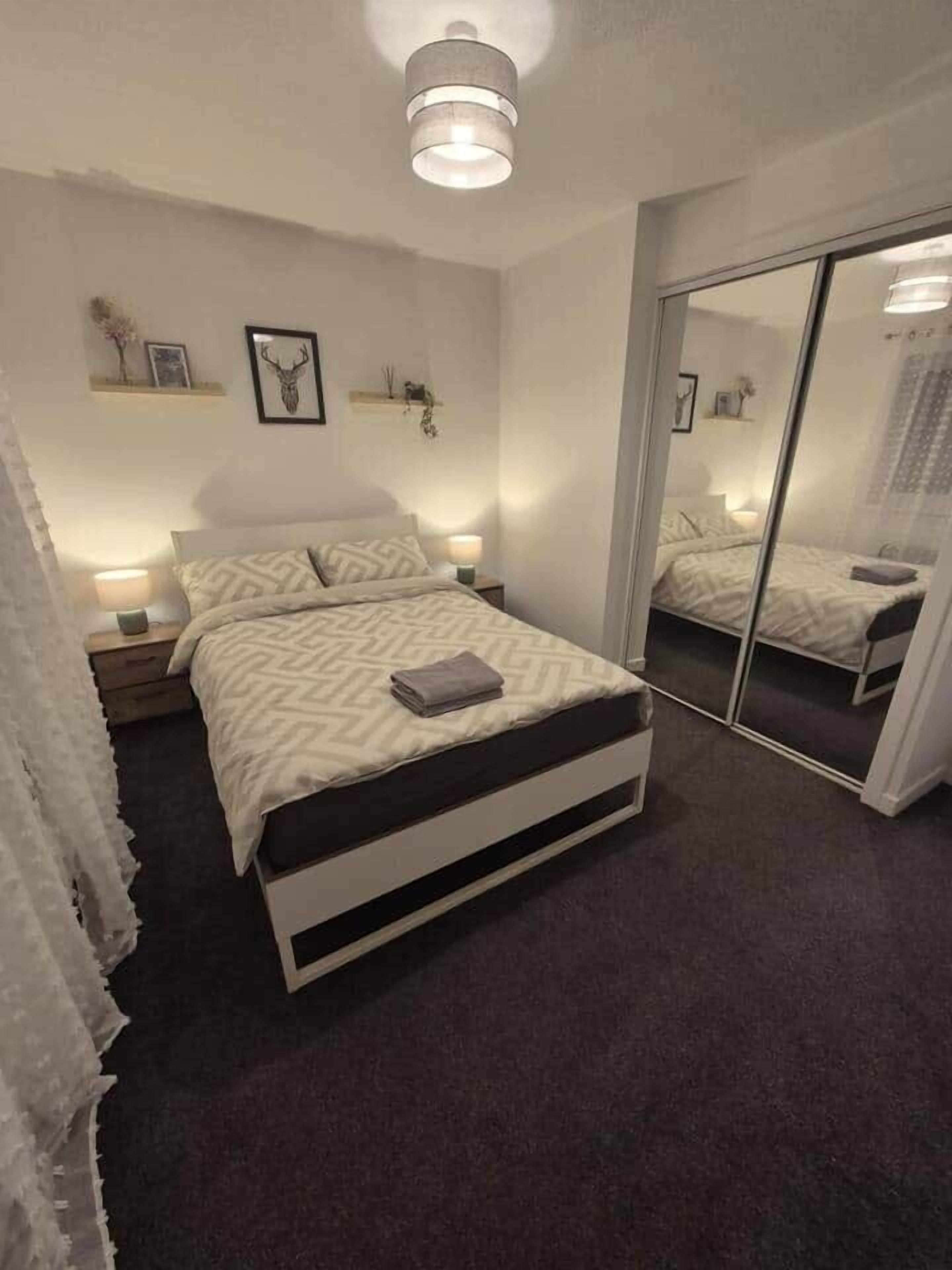 2 bedrooms, iron/ironing board, WiFi, bed sheets