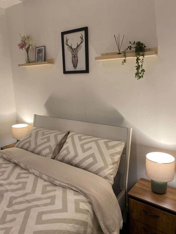 2 bedrooms, iron/ironing board, WiFi, bed sheets