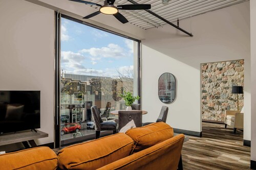 Stylish City View Apartment w/ Free Parking