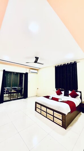 7 室のベッドルーム、アイロン / アイロン台、WiFi (無料)、ベッドシーツ