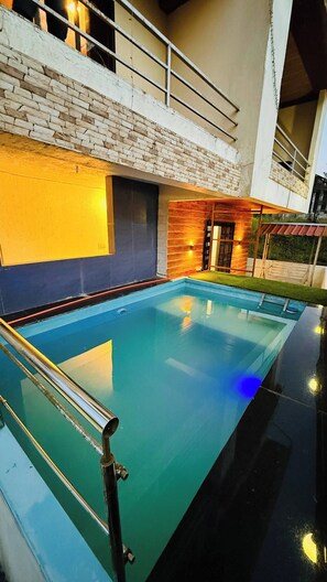 Outdoor pool - 7 Hill Stays - Luxe 7BHK w/ Pool & Games (Panchgani)