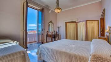 3 bedrooms, in-room safe, iron/ironing board, free WiFi