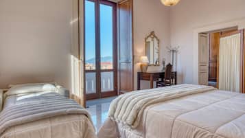 4 Schlafzimmer, Zimmersafe, Bügeleisen/Bügelbrett, Reisekinderbett