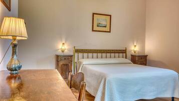 3 bedrooms, in-room safe, iron/ironing board, free WiFi