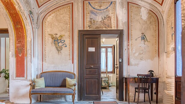 An interior with a high arched ceiling, a sofa, a table, and a door leading to another room. - Il Mosaico Family Home near Pompeii (Angri)