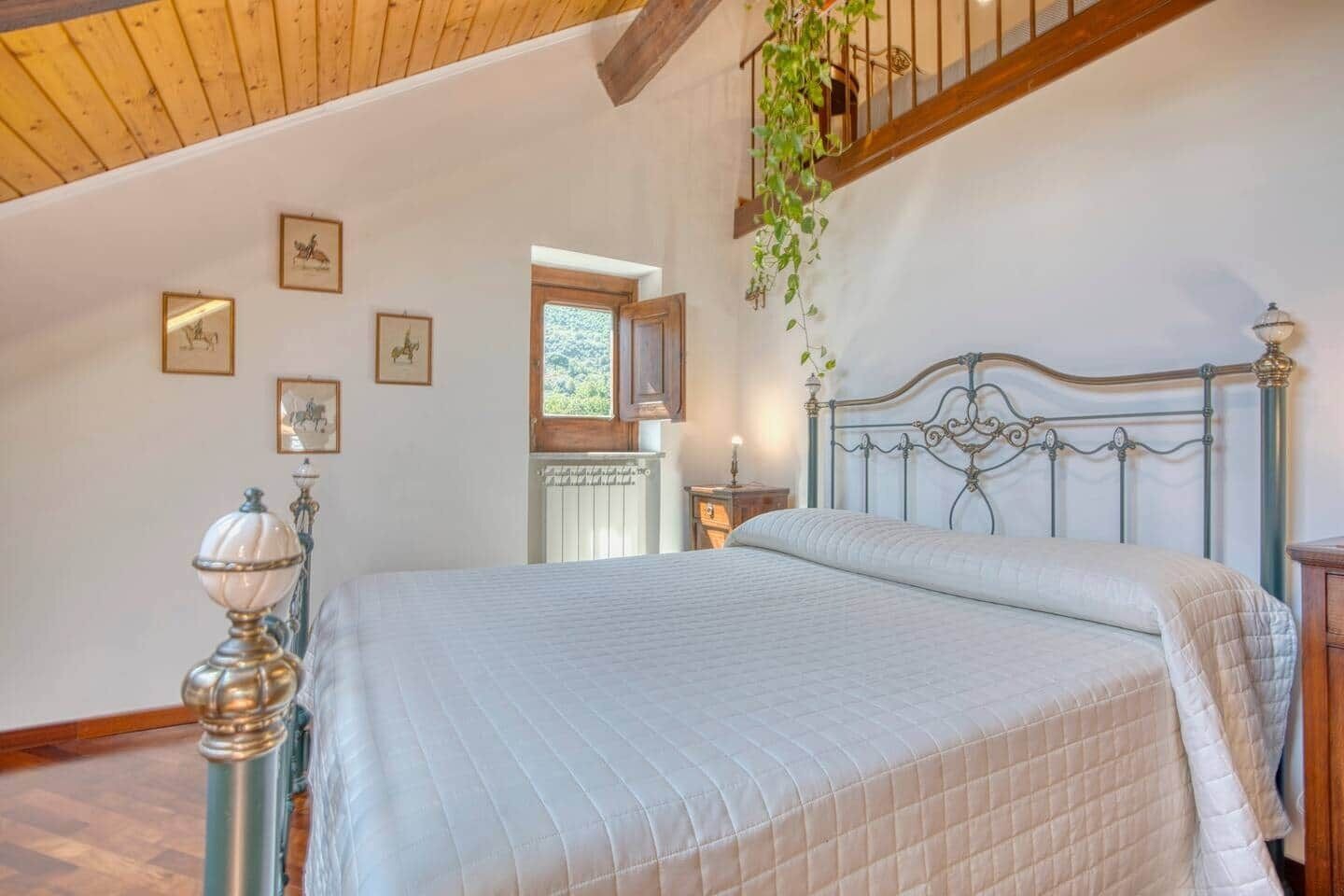 4 bedrooms, desk, iron/ironing board, free WiFi