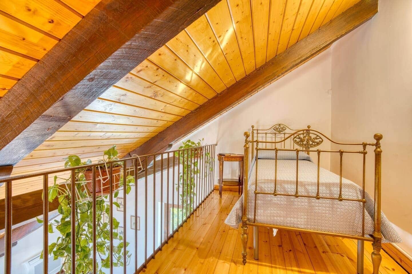 4 chambres, bureau, fer et planche à repasser, accès au Wi-Fi (inclus)