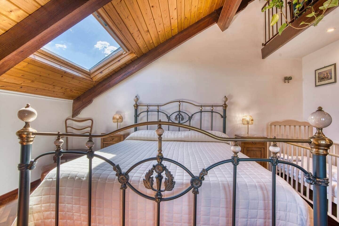 4 bedrooms, desk, iron/ironing board, free WiFi