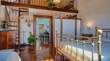 4 bedrooms, desk, iron/ironing board, travel cot