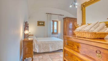 4 bedrooms, in-room safe, iron/ironing board, travel cot