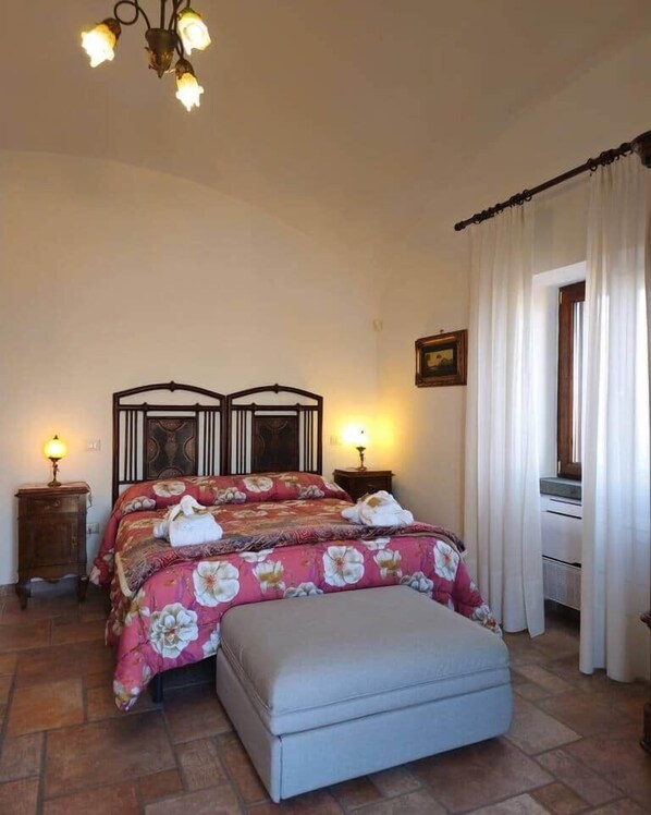 4 Schlafzimmer, Zimmersafe, Bügeleisen/Bügelbrett, Reisekinderbett