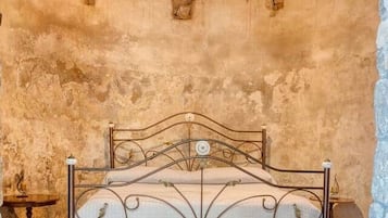 4 bedrooms, in-room safe, iron/ironing board, travel cot